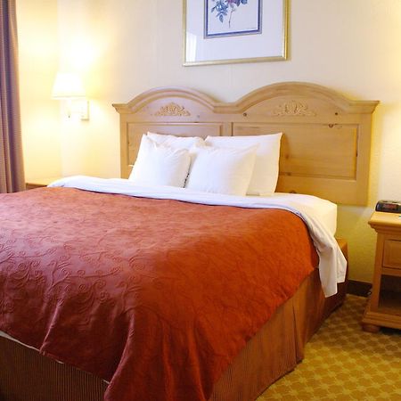 Lexington Inn & Suites Columbus-Polaris Buitenkant foto
